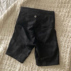 Lululemon NWOT Wunder Under shorts size 2 camo